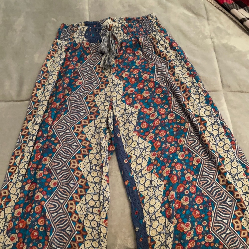 Patterned flowy wide leg pants